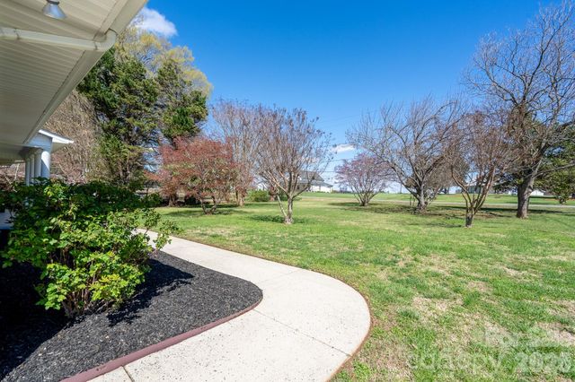 1885 N Enochville Avenue, China Grove, NC 28023