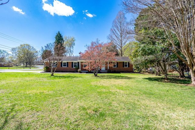 1885 N Enochville Avenue, China Grove, NC 28023