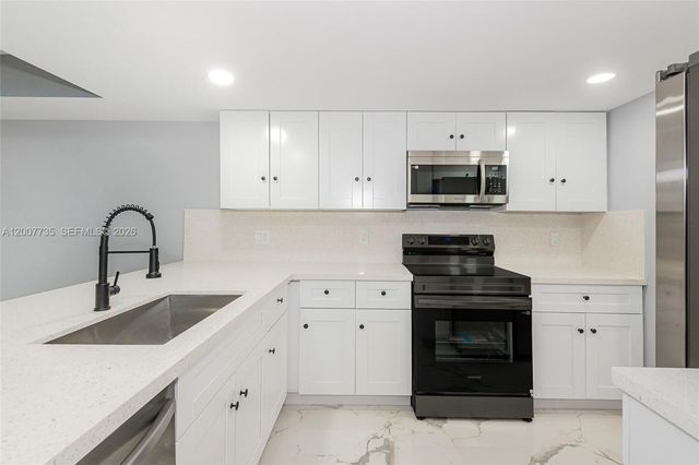 7111 SW 42nd Pl, Davie, FL 33314