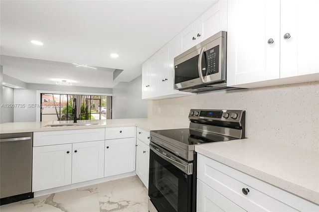 7111 SW 42nd Pl, Davie, FL 33314