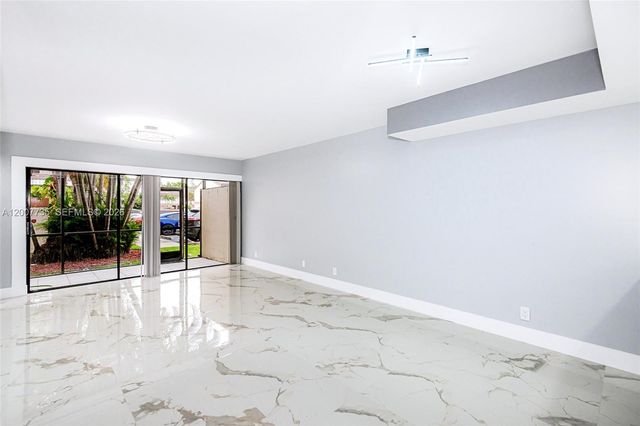7111 SW 42nd Pl, Davie, FL 33314