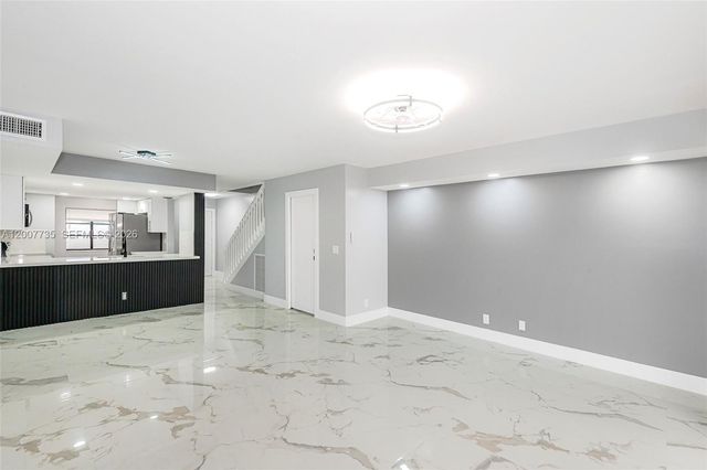 7111 SW 42nd Pl, Davie, FL 33314