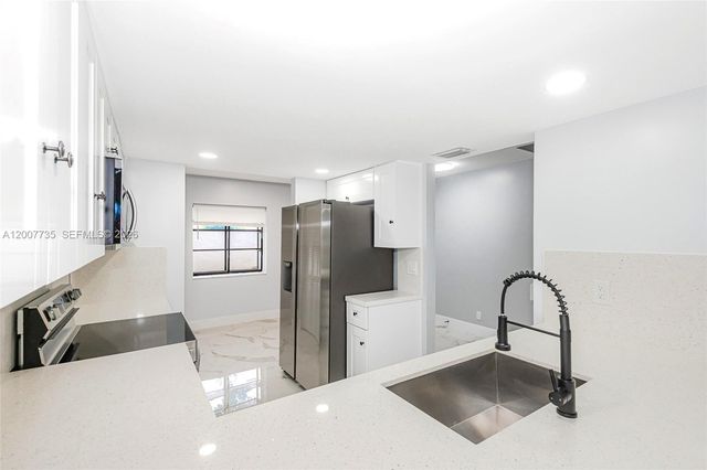 7111 SW 42nd Pl, Davie, FL 33314