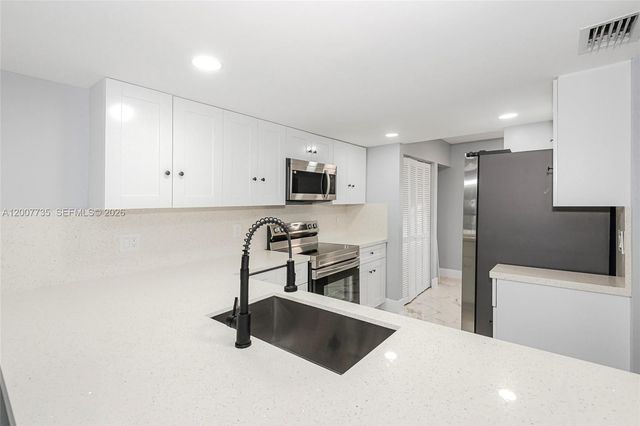 7111 SW 42nd Pl, Davie, FL 33314