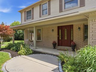 4166 Cherrywood Drive, Troy, MI 48098