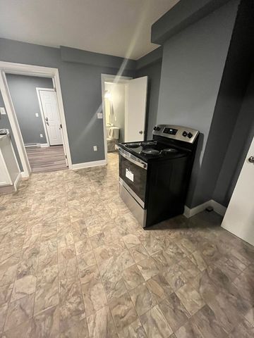 464 Central St 2R, Lowell, MA 01852