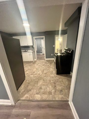 464 Central St 2R, Lowell, MA 01852