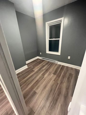 464 Central St 2R, Lowell, MA 01852