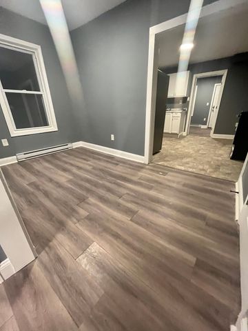 464 Central St 2R, Lowell, MA 01852