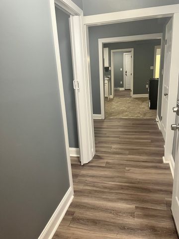464 Central St 2R, Lowell, MA 01852