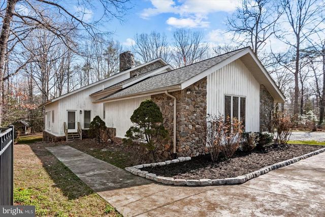 7621 RIVER RD, Fredericksburg, VA 22407
