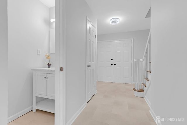 3 Van Arsdale Court, East Brunswick, NJ 08816