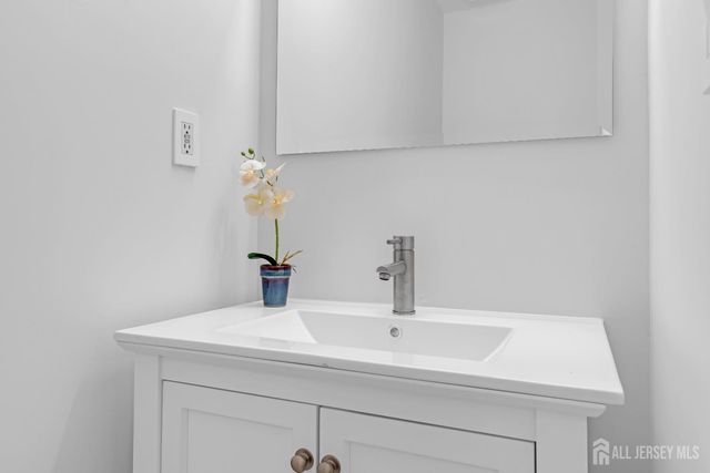 3 Van Arsdale Court, East Brunswick, NJ 08816