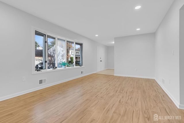 3 Van Arsdale Court, East Brunswick, NJ 08816