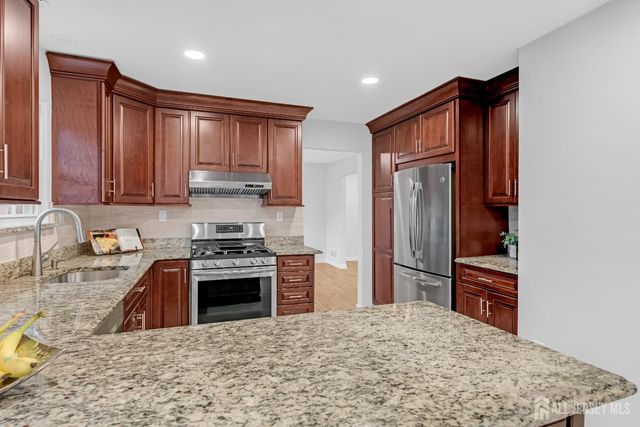 3 Van Arsdale Court, East Brunswick, NJ 08816