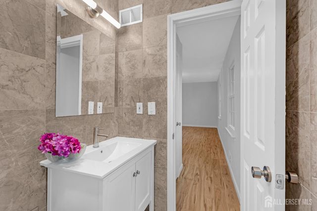 3 Van Arsdale Court, East Brunswick, NJ 08816