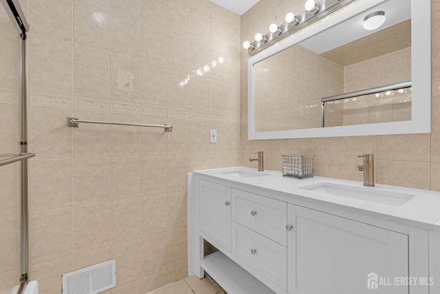 3 Van Arsdale Court, East Brunswick, NJ 08816