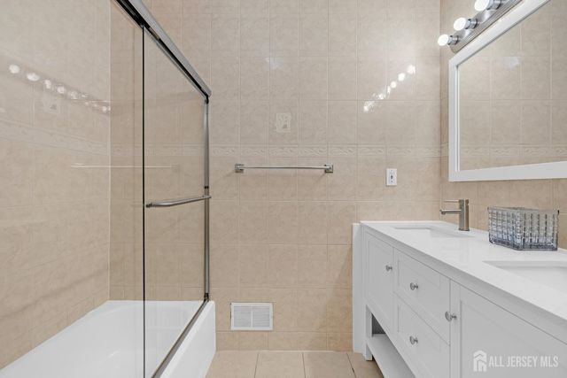 3 Van Arsdale Court, East Brunswick, NJ 08816