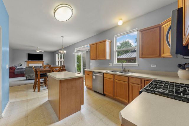 253 Carlton Mews Court, Sugar Grove, IL 60554