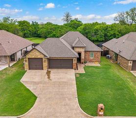711 Meadow Lane, Cache, OK 73527