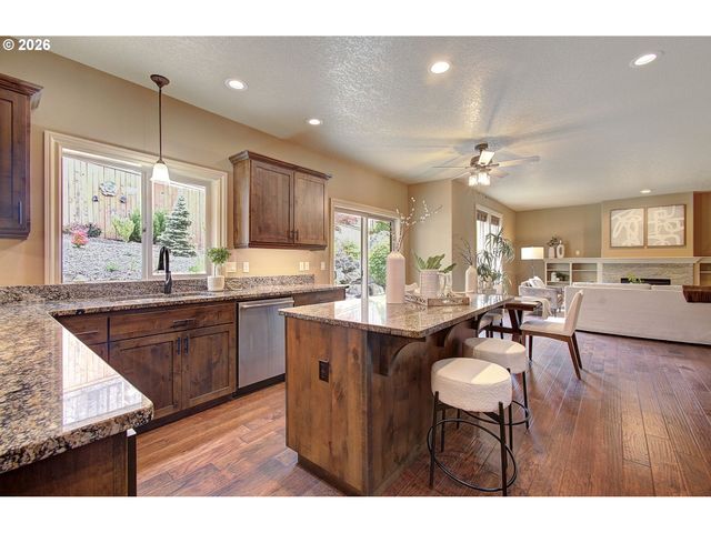 553 Se 23RD Ter, Gresham, OR 97080