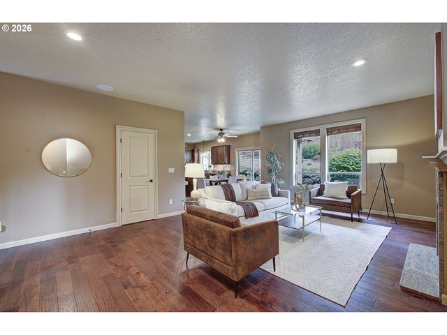 553 Se 23RD Ter, Gresham, OR 97080