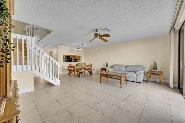 10761 NW 14th St 281, Plantation, FL 33322