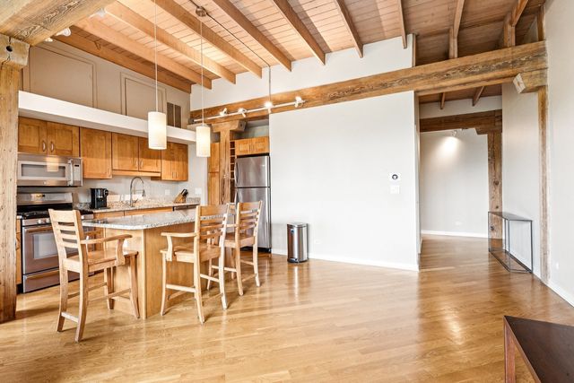 3201 N Ravenswood Avenue 301, Chicago, IL 60657