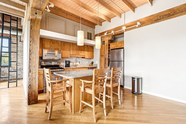 3201 N Ravenswood Avenue 301, Chicago, IL 60657