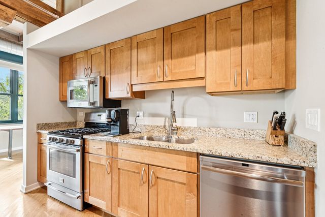 3201 N Ravenswood Avenue 301, Chicago, IL 60657