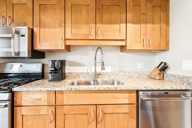 3201 N Ravenswood Avenue 301, Chicago, IL 60657