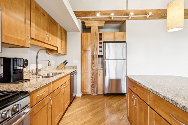 3201 N Ravenswood Avenue 301, Chicago, IL 60657