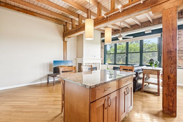 3201 N Ravenswood Avenue 301, Chicago, IL 60657