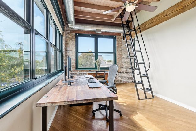 3201 N Ravenswood Avenue 301, Chicago, IL 60657