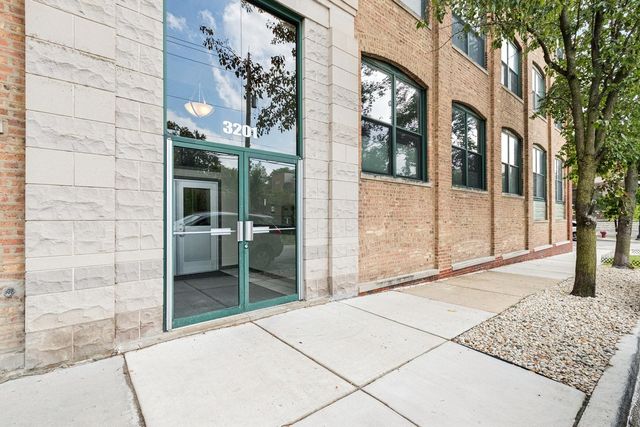 3201 N Ravenswood Avenue 301, Chicago, IL 60657