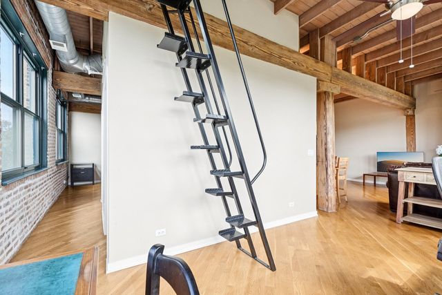 3201 N Ravenswood Avenue 301, Chicago, IL 60657