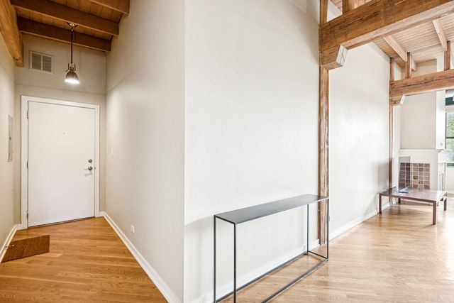 3201 N Ravenswood Avenue 301, Chicago, IL 60657