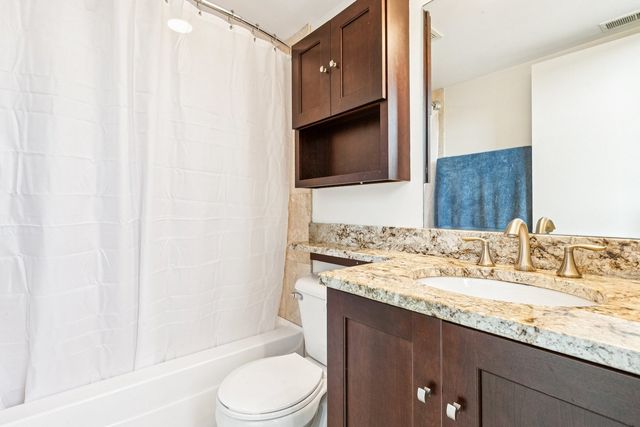 3201 N Ravenswood Avenue 301, Chicago, IL 60657