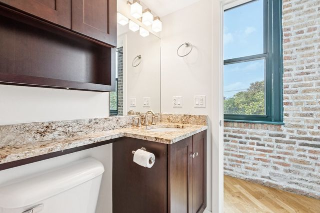 3201 N Ravenswood Avenue 301, Chicago, IL 60657