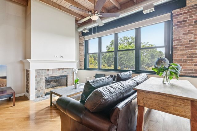 3201 N Ravenswood Avenue 301, Chicago, IL 60657