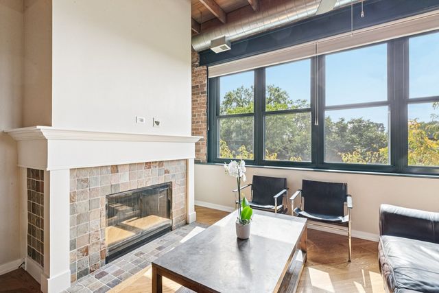 3201 N Ravenswood Avenue 301, Chicago, IL 60657