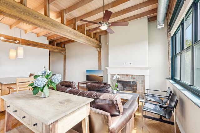 3201 N Ravenswood Avenue 301, Chicago, IL 60657