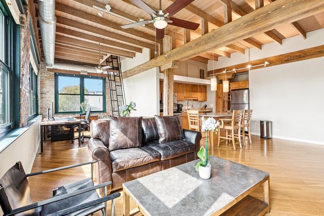 3201 N Ravenswood Avenue 301, Chicago, IL 60657