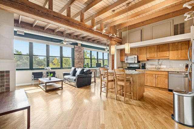 3201 N Ravenswood Avenue 301, Chicago, IL 60657