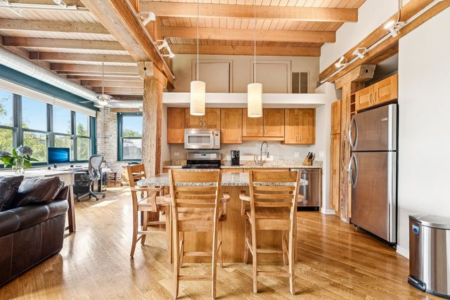 3201 N Ravenswood Avenue 301, Chicago, IL 60657