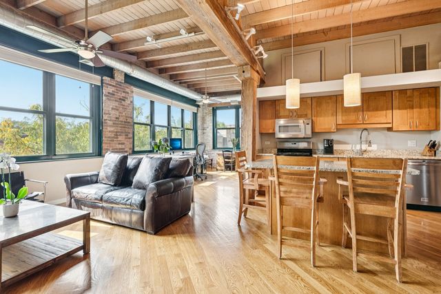 3201 N Ravenswood Avenue 301, Chicago, IL 60657