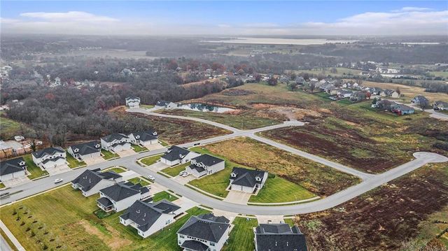 709 Ridge Drive, Smithville, MO 64089