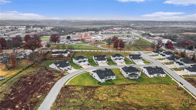 709 Ridge Drive, Smithville, MO 64089