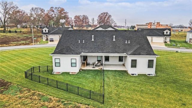 709 Ridge Drive, Smithville, MO 64089