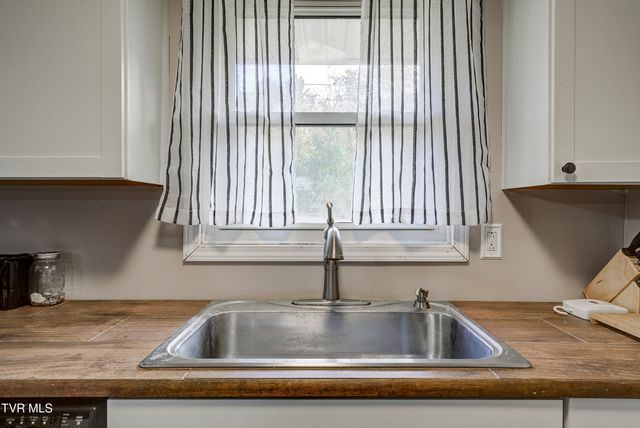 1504 Forest View Drive, Kingsport, TN 37660